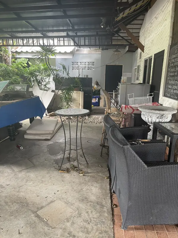 Three Monkeys — ร้านพิซซ่าเตาฟืน & บาร์ — 32