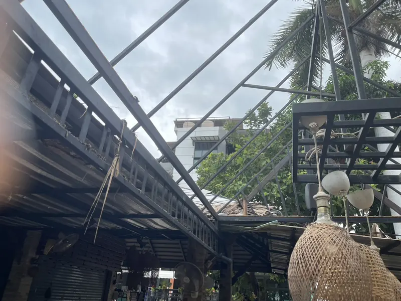 Three Monkeys — ร้านพิซซ่าเตาฟืน & บาร์ — 10