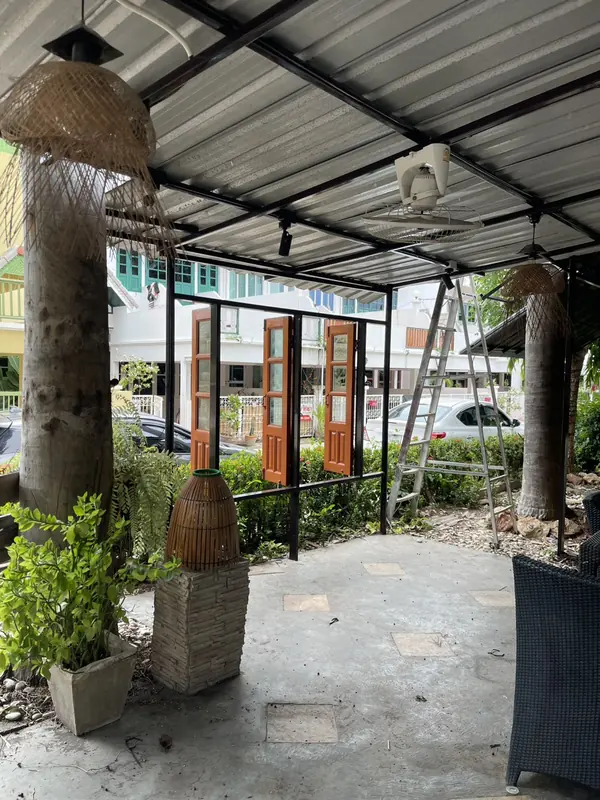 Three Monkeys — ร้านพิซซ่าเตาฟืน & บาร์ — 12
